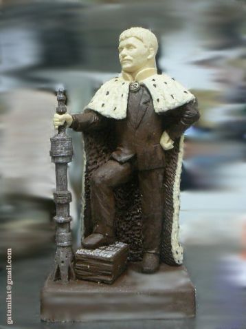 Шоколадная фигура мужчины (с портретными сходствами)